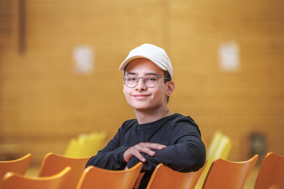 Schüler Alexander Dribnokhod (14) aus der 9. Klasse des DIS war mutig genug, dem Europaabgeordneten eine Frage zu stellen.