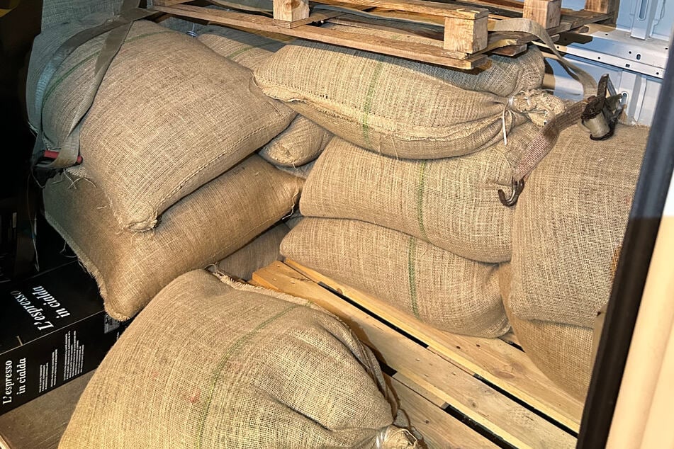 Die verbotene Ladung: Über eine Tonne Röstkaffee!