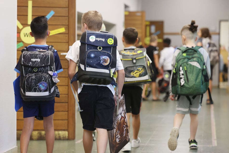 Für 37.000 Erstklässler startete am Montag in Sachsen die Schulzeit. (Symbolbild)