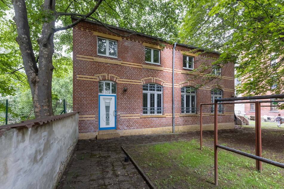 In diesem Hinterhof-Gebäude auf dem Chemnitzer Sonnenberg liegt das "Ofenmuseum" verborgen.