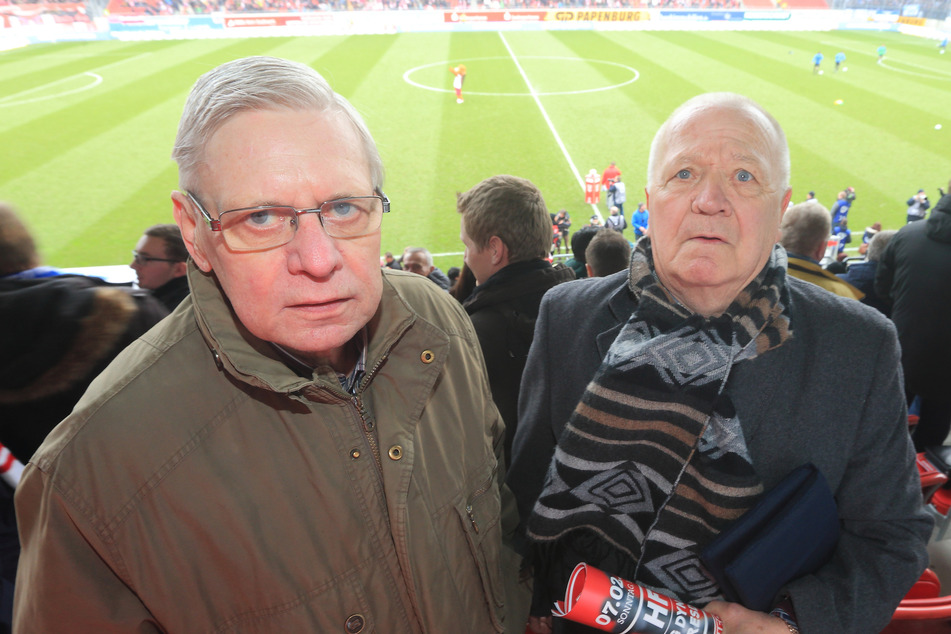 DDR-Fußball-Legende Bernd Bransch (l., hier mit Klaus Urbanczyk) starb am Samstag im Alter von 77 Jahren.