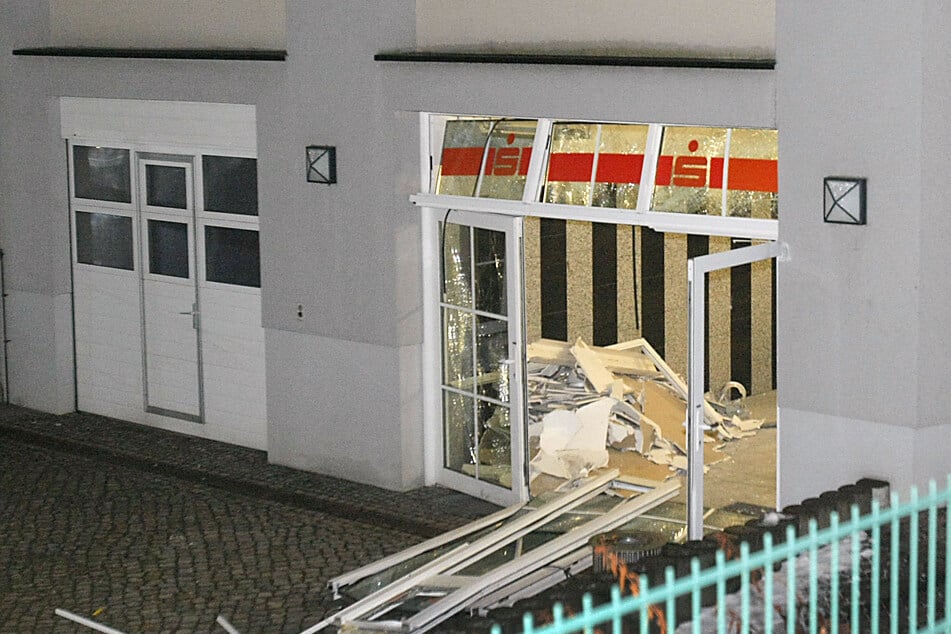 Solche Bilder, wie dieses gesprengte Foyer einer Chemnitzer Sparkasse im Jahr 2010, soll es nicht mehr geben.