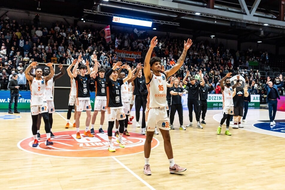 Roman Bedime (24, M.) feierte mit seiner Mannschaft einen überragenden Sieg gegen das italienische Spitzenteam Dolomiti Energia Trento