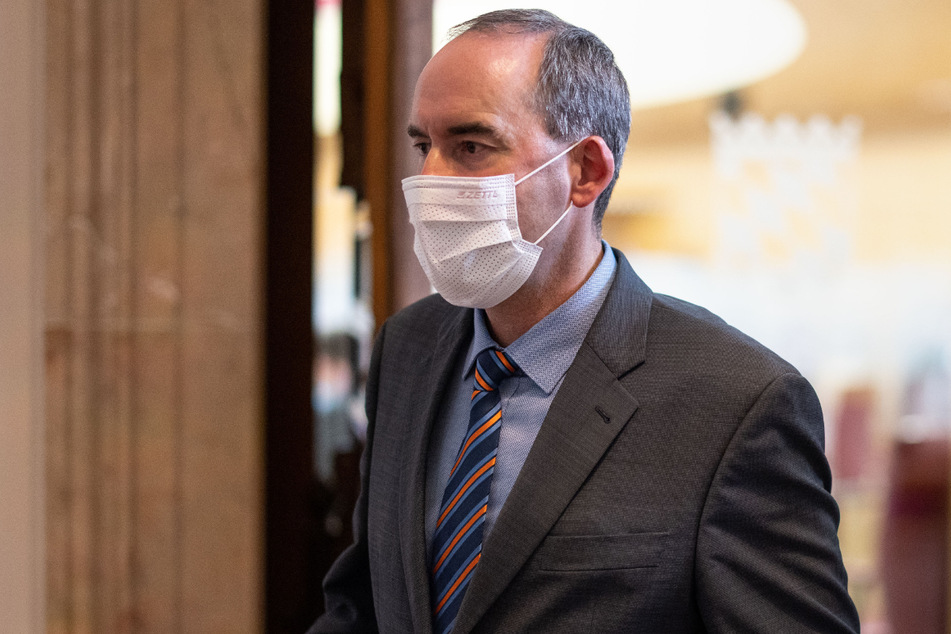 Bayerns Wirtschaftsminister Hubert Aiwanger (50, Freie Wähler) ist selbst bislang nicht gegen das Coronavirus geimpft.
