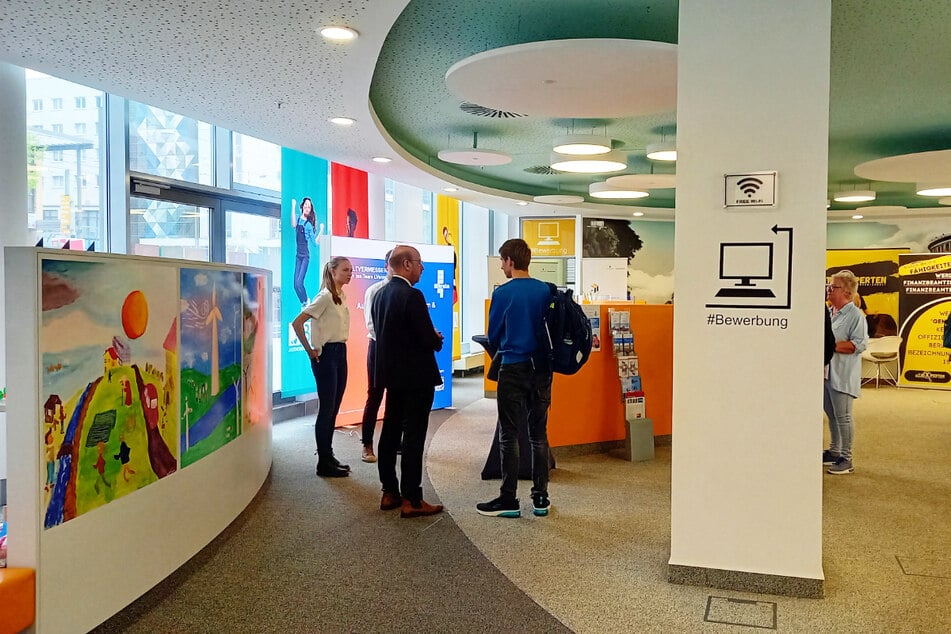 Wie die Karriere beim Land so richtig in Fahrt kommt, erfahren junge Menschen am Mittwoch (14.5.) beim 5. Arbeitgeberinfotag Landesverwaltung.