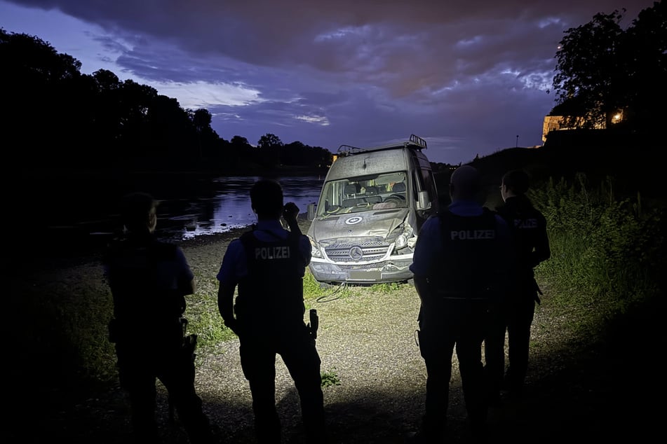 Der Fluchtwagen konnte an der Elbe gestellt werden.