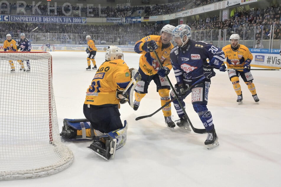 Füchse-Goalie Anthony Morrone stand unter Dauerbeschuss.