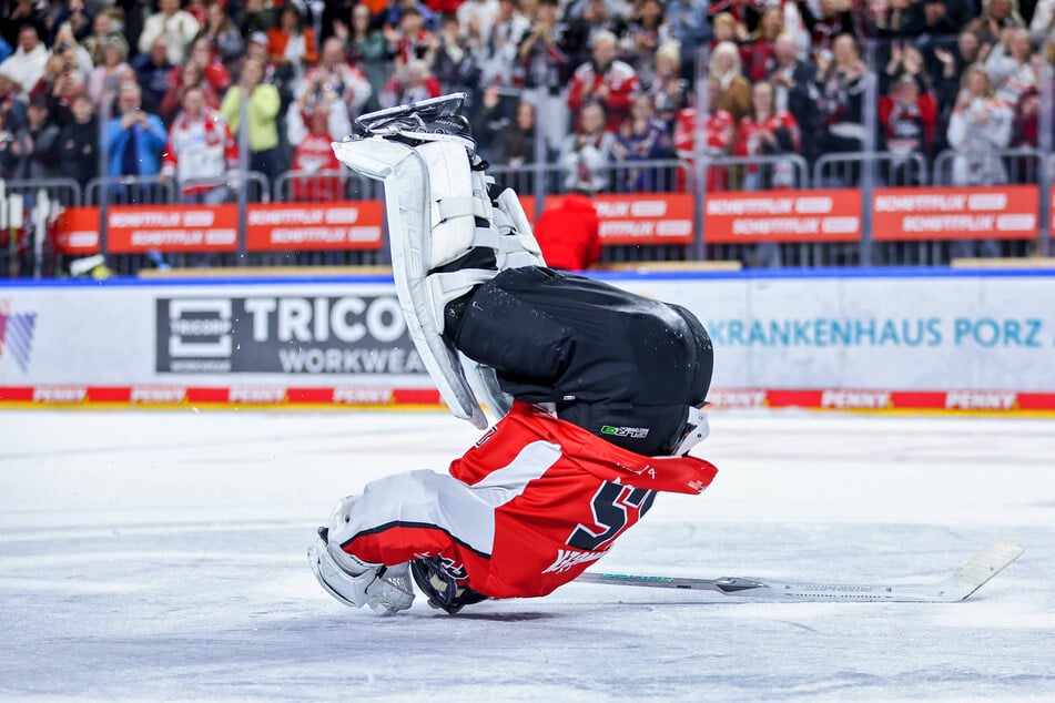 Show-Einlagen garantiert: Bei der Kölner Haien begeisterte Julius Hudacek (36) auch mit einem Salto.