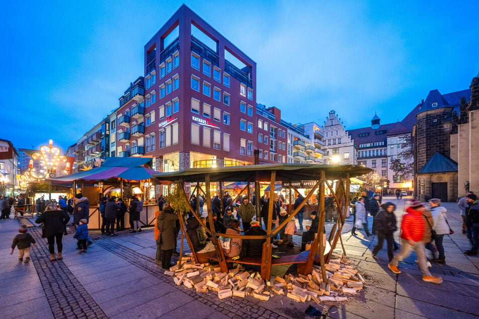 In der Inneren Klosterstraße fand bisher der Mittelalter-Weihnachtsmarkt statt. Der zieht auf den Jakobikirchplatz.