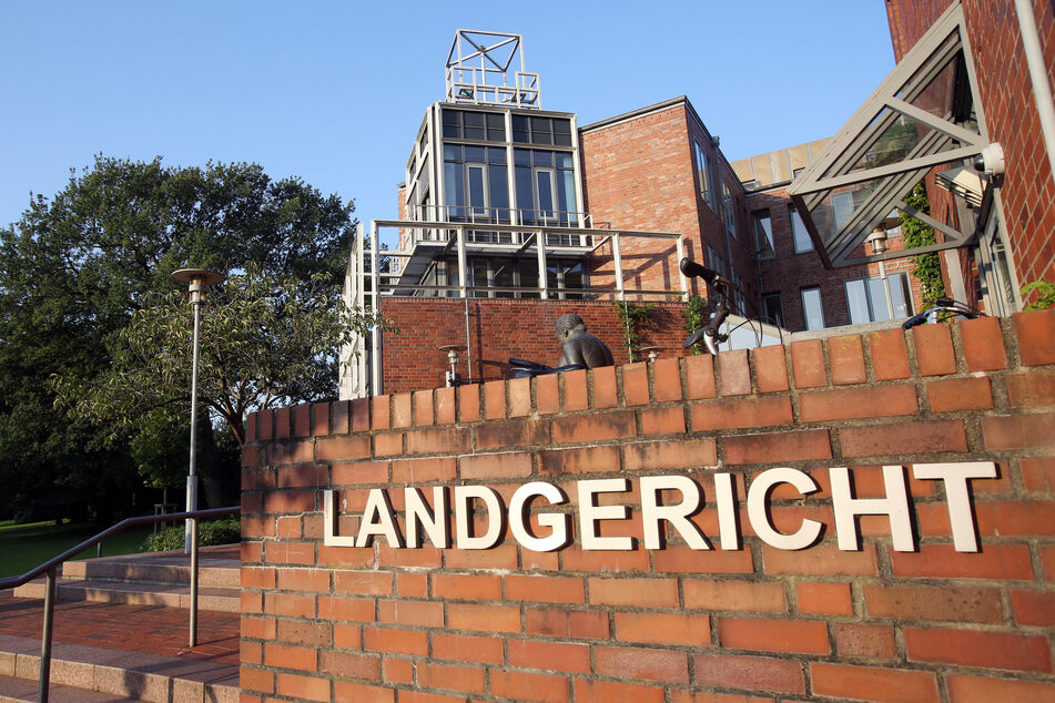 Der Prozess findet vor dem Landgericht Itzehoe statt.