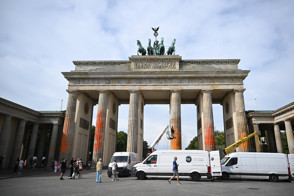 Nach Farb-Anschlag: Brandenburger Tor soll bald wieder gereinigt sein