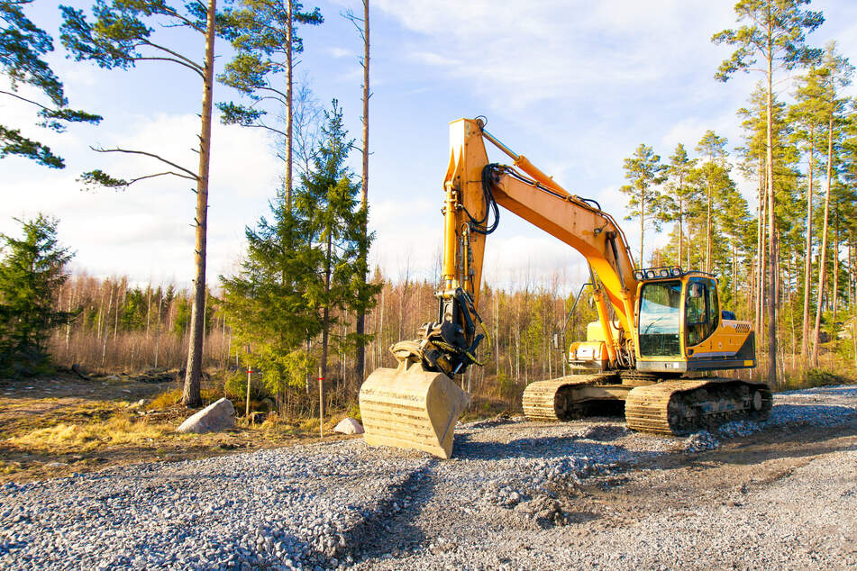 Der Bagger wurde bei dem Brand zerstört. (Symbolfoto)