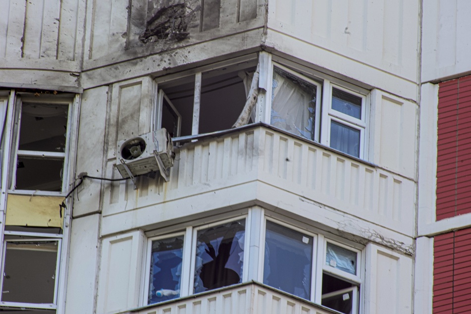 Eine Drohne krachte am Dienstagmorgen gegen ein Hochhaus in Moskau.