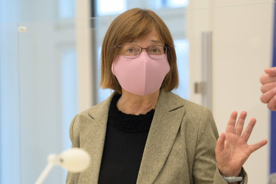 Ursula Nonnemacher (63, Bündnis 90/Die Grünen) ist wegen einer Corona-Infektion im familiären Umfeld in häuslicher Quarantäne.