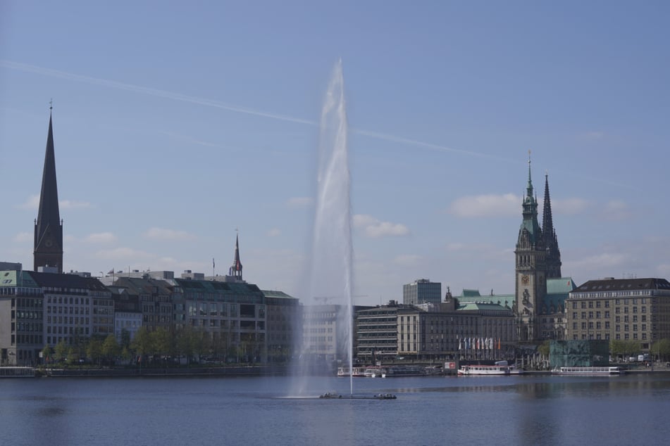 Um Energie zu sparen, will Hamburg die Alster-Fontäne ab 15. September abschalten.