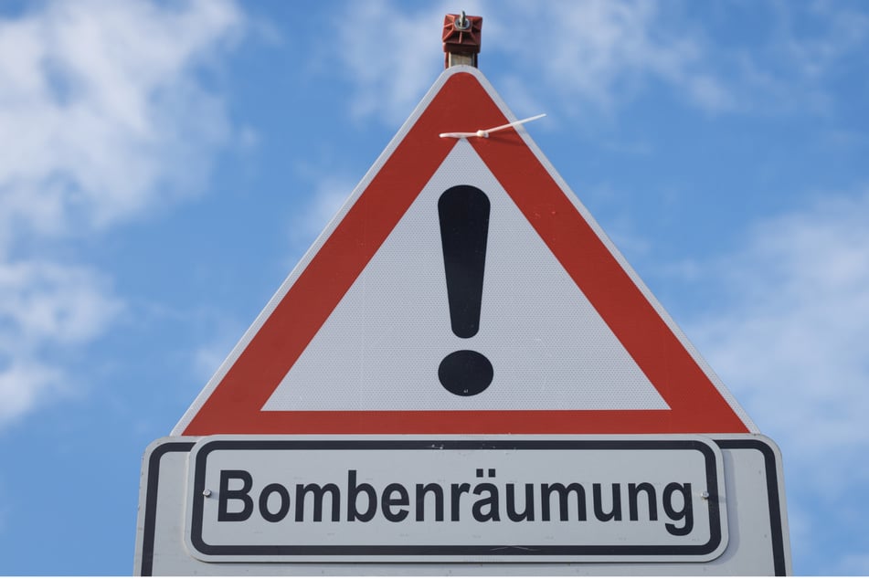 Die Bombe wurde von einem Baggerfahrer auf einer Baustelle entdeckt. (Symbolbild)