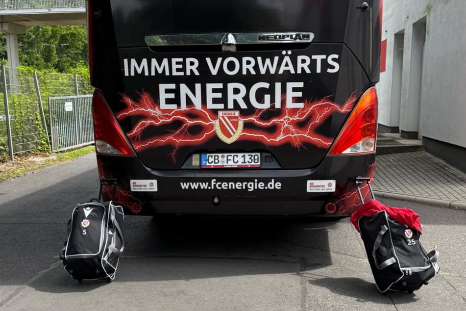 Die Koffer sind gepackt, der FCE-Mannschaftsbus rollt.