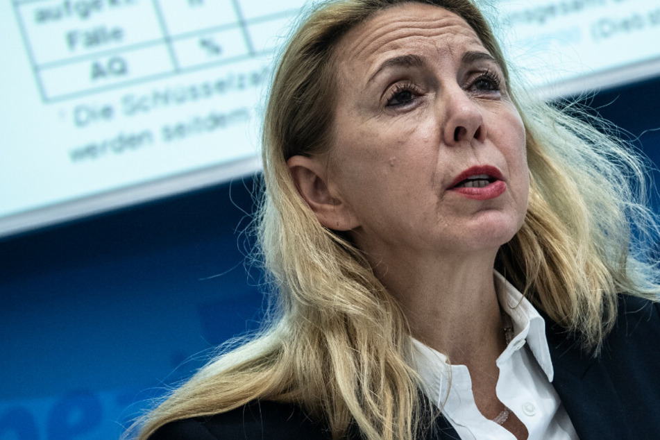 Berlins Polizeipräsidentin Barbara Slowik stellt bei einem Pressegespräch die Kriminalstatistik 2019 vor.