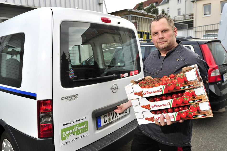 Tosten Weiße-Köhler (50) vom Monk-Catering in Chemnitz ist für kostenloses Schulessen.