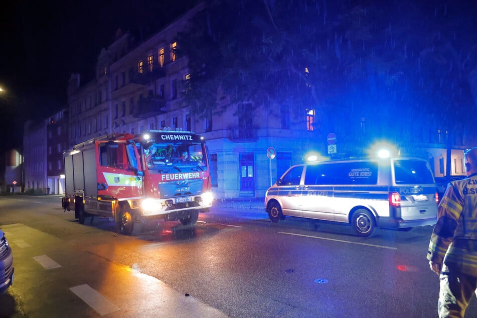Neben Polizei und Rettungsdienst rückte auch die Feuerwehr an.