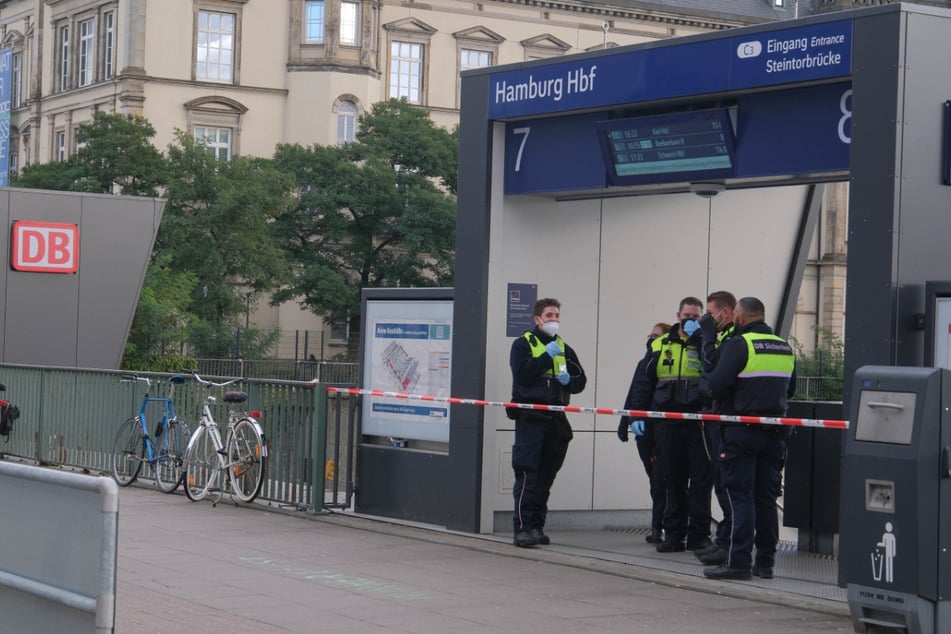 Der Bahnsteig mit den Gleisen 7 und 8 ist am Hamburger Hauptbahnhof gesperrt.