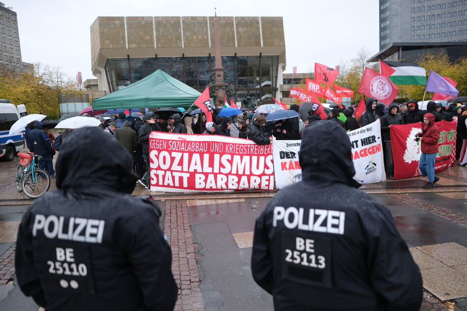 Leipzig: Hunderte demonstrieren in Leipzig gegen geplante Raketenfabrik