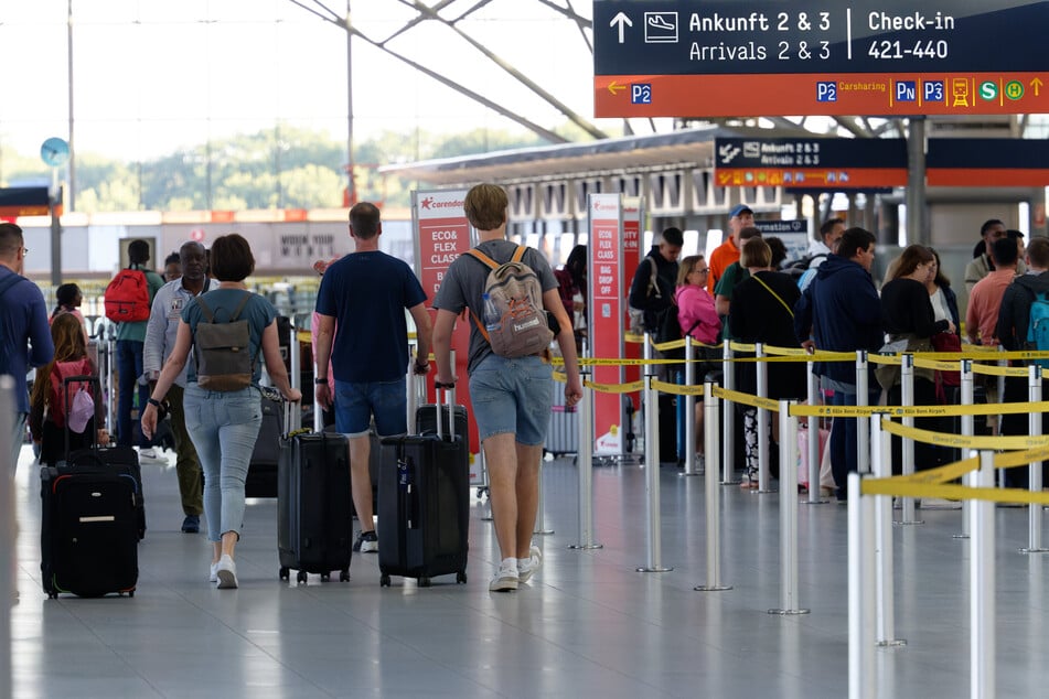 Ab nächstem Jahr sollen die Passagiere die Sicherheitschecks am Flughafen noch schneller hinter sich bringen können als bisher. Der Flughafen will die Kontrollen bald selbst übernehmen.