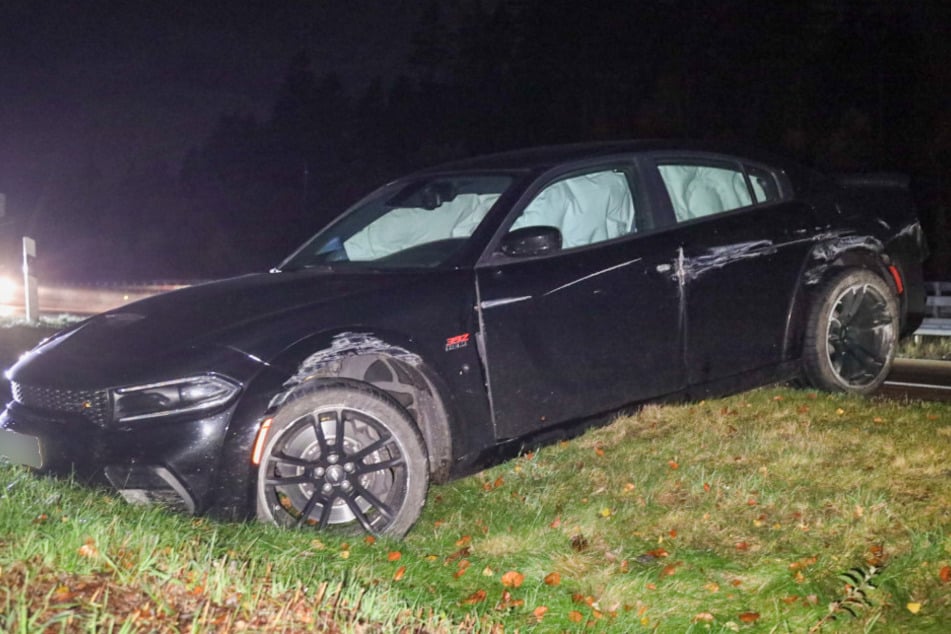 Der Dodge wurde bei dem Unfall stark beschädigt.