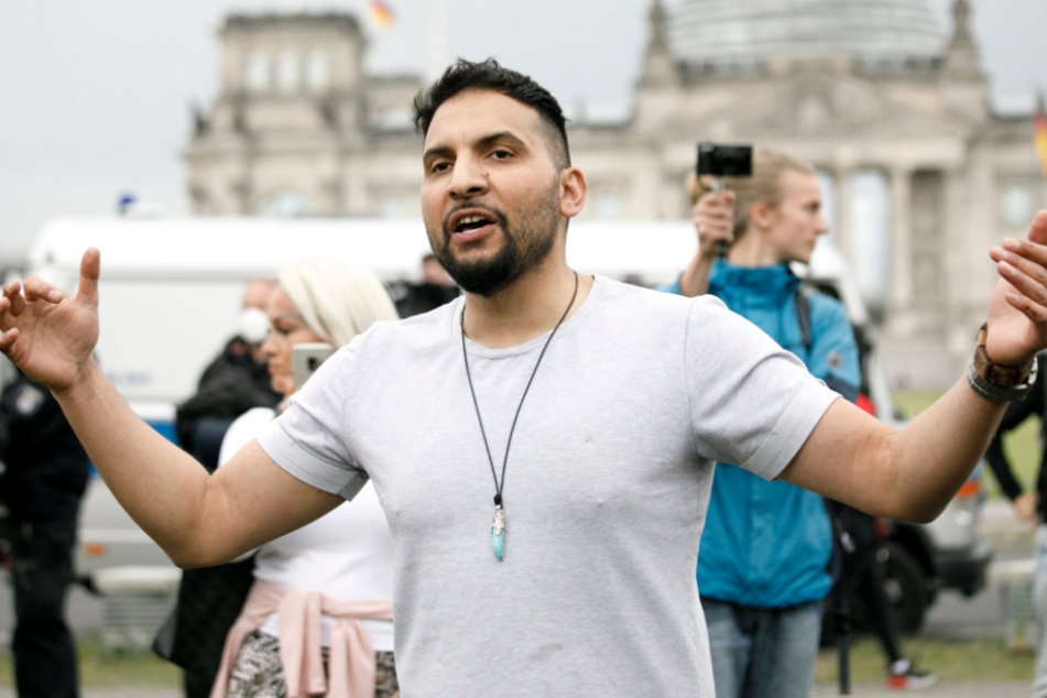 Attila Hildmann bei einer Demo vor dem Reichstag gegen die Corona-Maßnahmen.