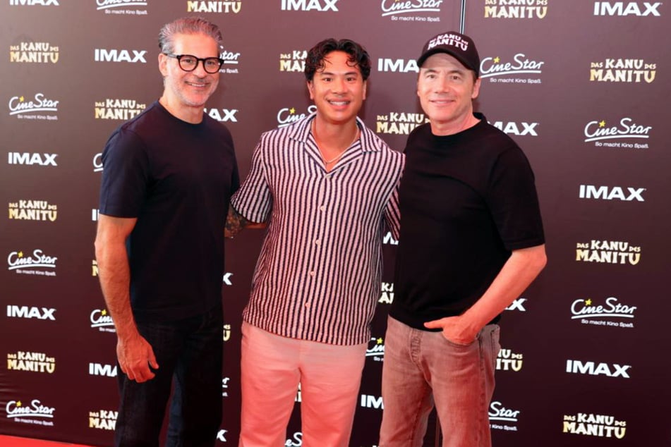 V.l.n.r.: Rick Kavanian (54), Tutty Tran (37) und Michael 'Bully' Herbig (57) auf der Premiere des IMAX-Kinosaals in Leipzig.