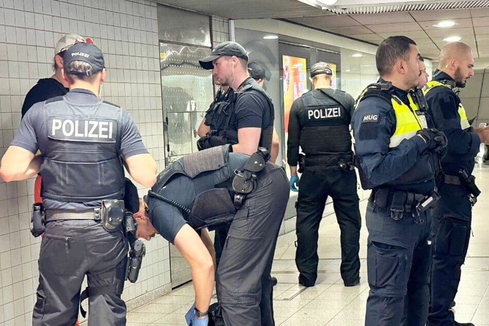Großkontrolle am Jungfernstieg: Polizei wird mehrfach fündig