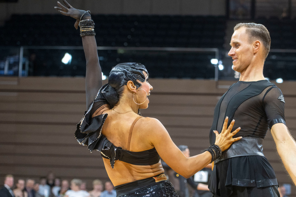 Dresden: Julia und Erik sind Tanz-Weltmeister! Dresdner Paar holt sich Traum-Titel auf dem Parkett