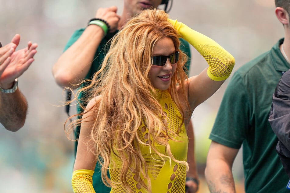 Wer ist das? Laut Veranstalter ist es Shakira (49).