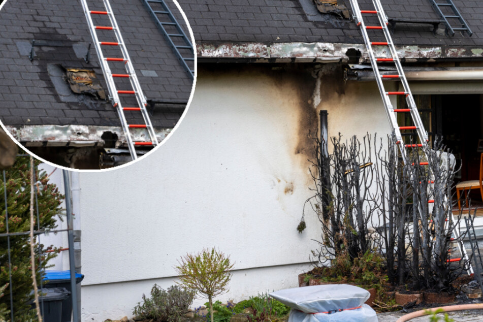 Feuerwehreinsatz im Erzgebirge: Heckenbrand greift auf Dachstuhl über
