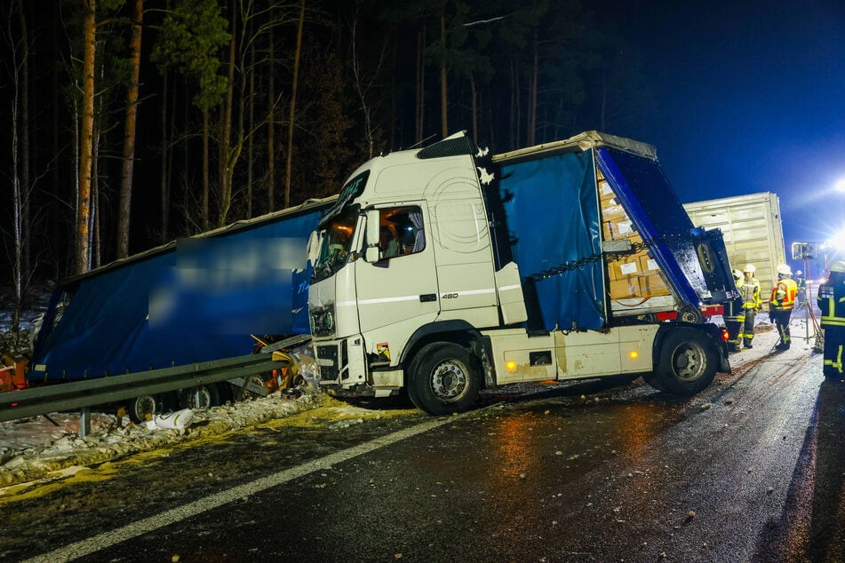 Wegen der glatten Straßen sei weiterhin besondere Vorsicht geboten.