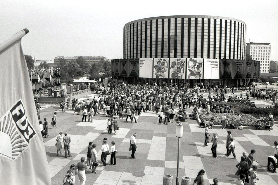 1982 findet im Rundkino ein großes Pioniertreffen statt.