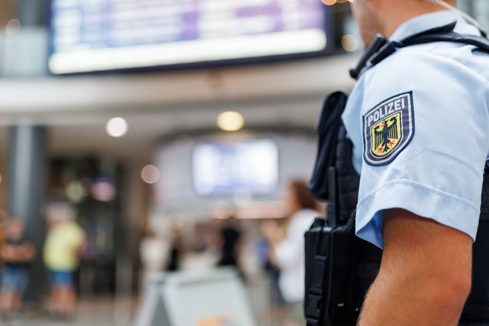 Die Bundespolizei musste am Nürnberger Hauptbahnhof eingreifen, da Mitarbeiter der Deutschen Bahn bedroht worden waren. (Symbolbild)