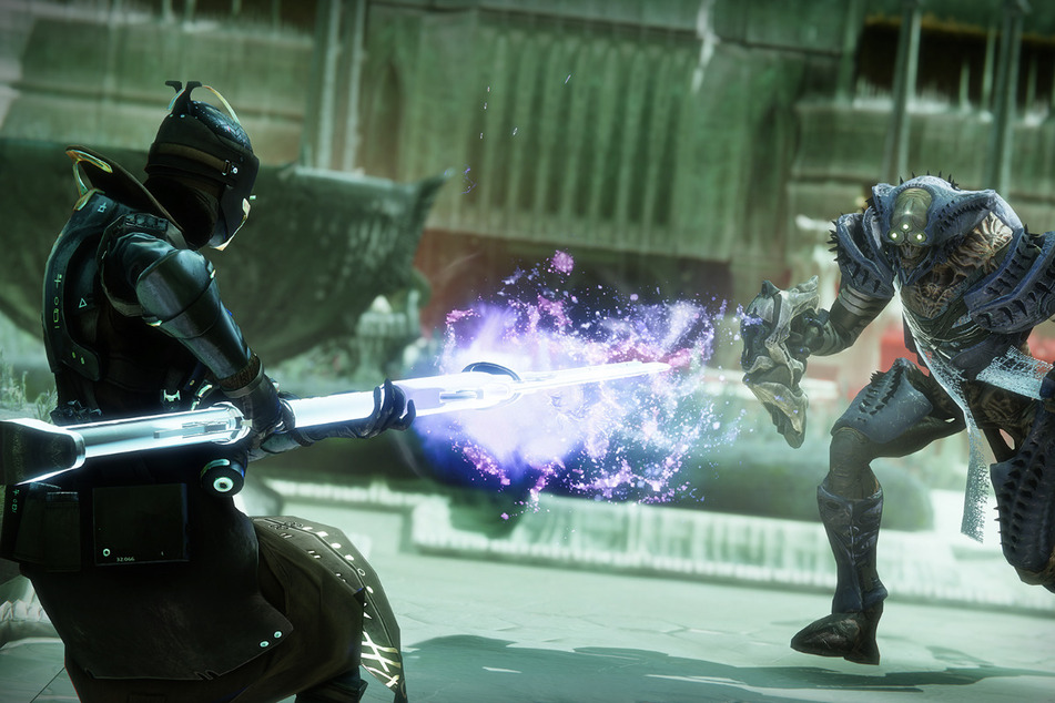 Die "Glaive" ist nur eines der neuen Spielzeuge, mit denen Ihr in "The Witch Queen" den Kampf aufnehmen könnt. Bungie will nun auch Crafting einfügen und es Spielern ermöglichen, Waffen selbst zu schmieden. Wie genau das funktionieren soll, blieb allerdings noch offen.