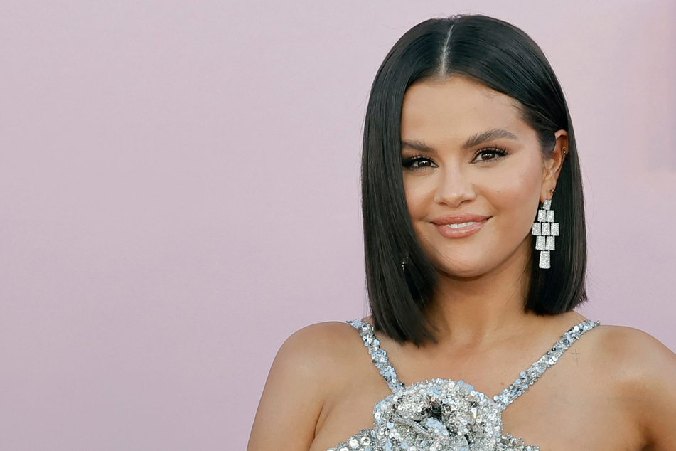 Selena Gomez announces break from social media due to "violence and terror" in the world