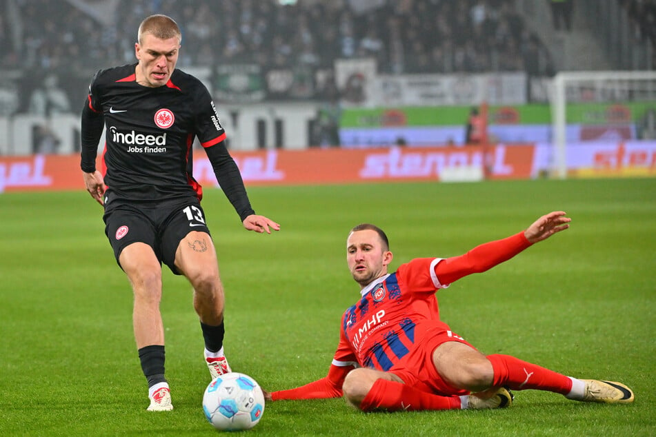 Nach seinem Comeback in der Europa League durfte der zuletzt verletzte Rasmus Kristensen (l.) wieder von Beginn an für die Eintracht ran.