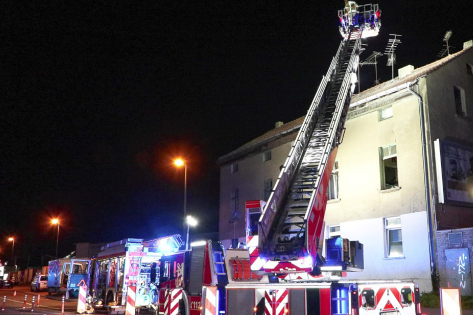 Wohnungsbrand fordert Todesopfer: Feuerwehr kann Person nur noch leblos bergen