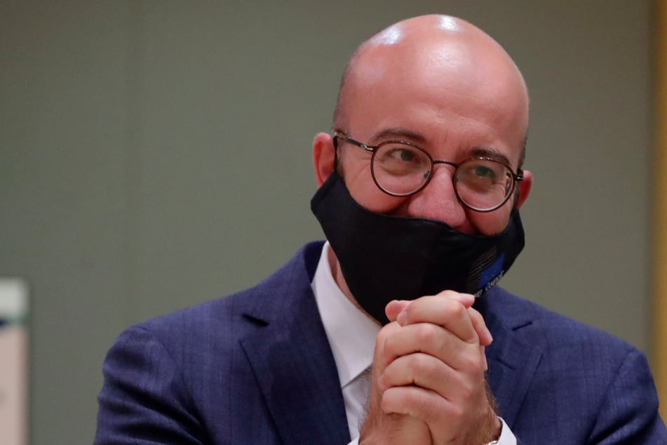 Charles Michel (44) gestikuliert während eines Rundtischgesprächs beim EU-Gipfel.