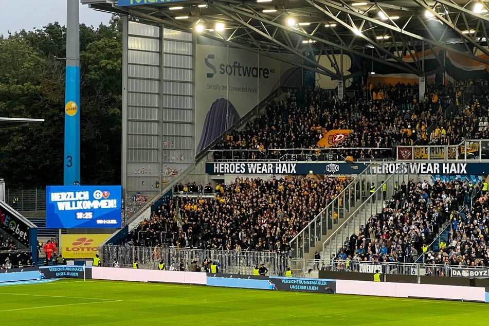 Kurz vor Anpfiff haben alle Dresdner den Weg ins Stadion gefunden.