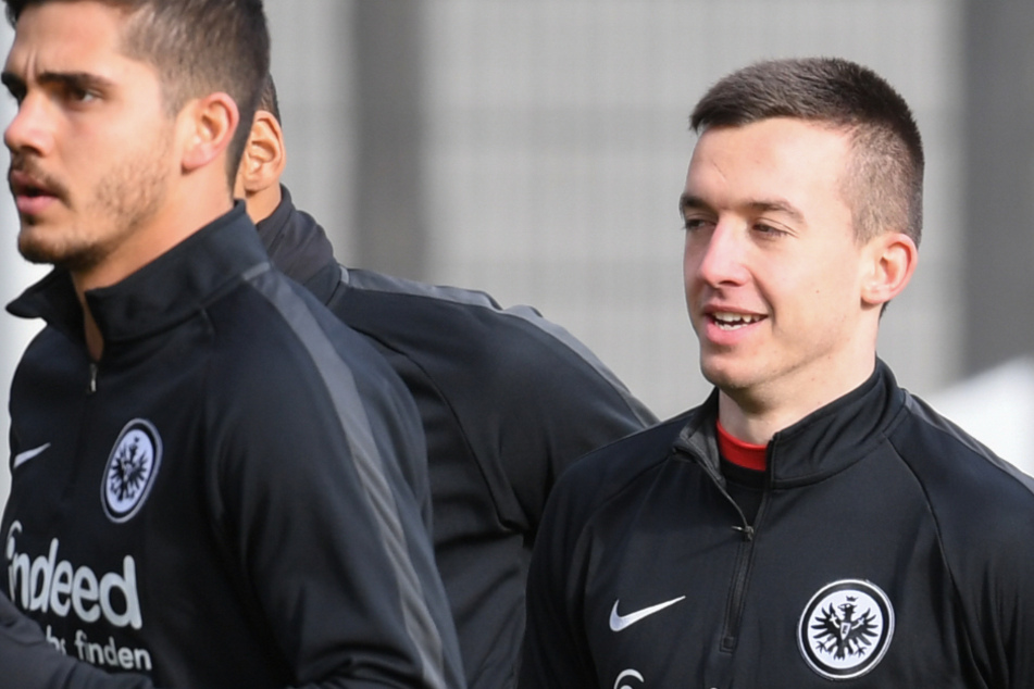 Marijan Cavar (22, r.) und André Silva (25) beim Training: Seit 2018 stand der 22-jährige Nationalspieler von Bosnien-Herzegowina im Dienst von Eintracht Frankfurt.