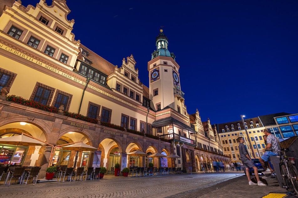 Alle Hobby-Detektive treffen sich um 19 Uhr am Durchgang des Alten Rathauses. Anschließend geht es bei der Taschenlampenrallye quer durch Leipzig auf die Suche nach Dieb Franz.