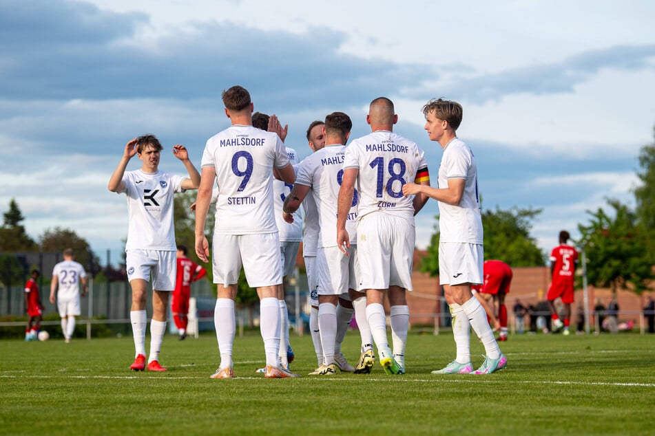 Sturmhüne Nils Stettin (Nr. 9) und Kapitän Christoph Zorn (Nr. 18) zählen zu den Toptorjägern der Liga.