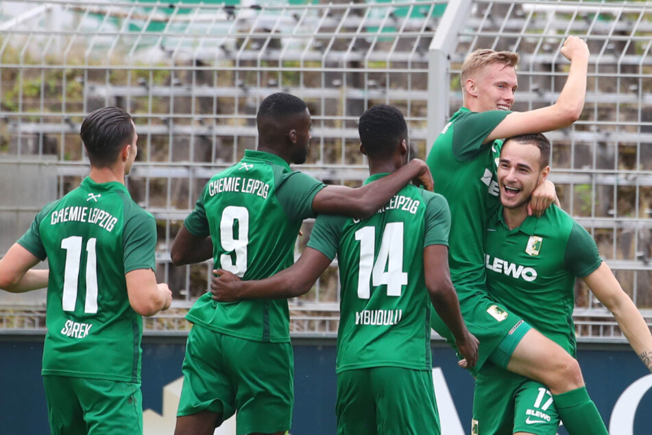 Tomas Petracek (rechts) erhöhte nur wenige Minuten später zum 2:0-Endstand.