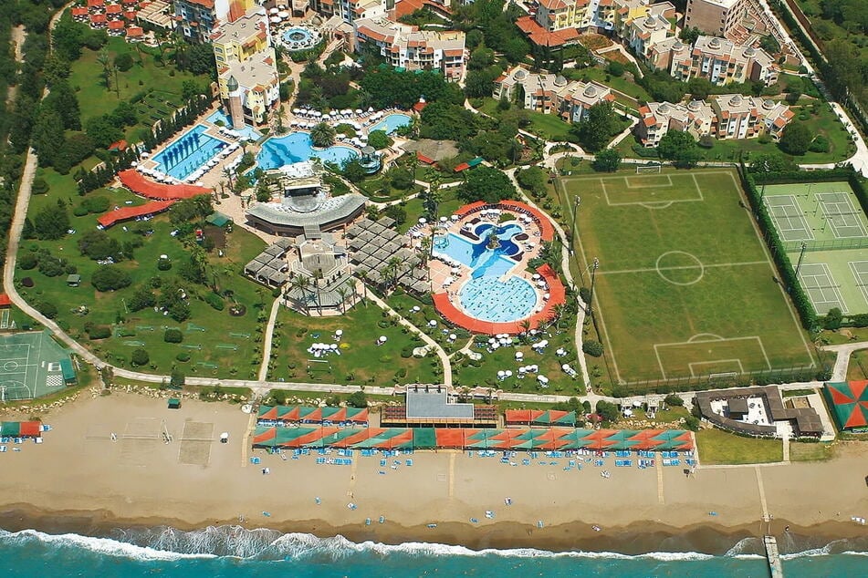 Das Limak Arcadia Resort in Belek, hier campiert Aue vom 4. bis 11. Januar. Der Trainingsplatz ist gleich am Hotel.