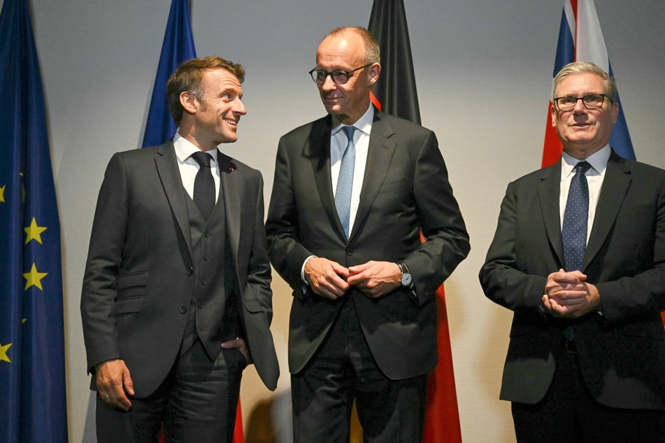 Frankreichs Präsident Emmanuel Macron (47), Deutschlands Bundeskanzler Friedrich Merz (69, CDU) und Großbritanniens Premierminister Keith Starmer (62) posierten vor einigen Wochen gemeinsam beim NATO-Gipfel in den Haag.