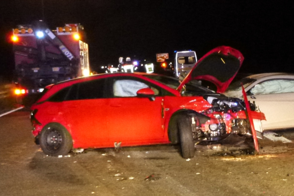 Das Foto zeigt die beiden Autowracks auf der A63 in Rheinland-Pfalz.